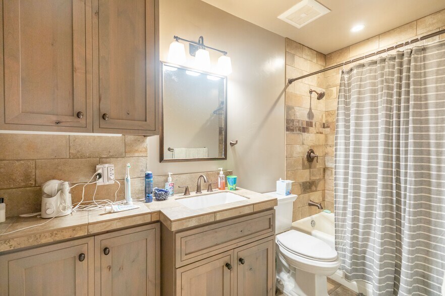 2229 24th St, Sacramento, CA à vendre - Photo intérieure - Image 2 de 24