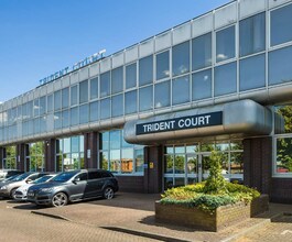 Oakcroft Rd, Chessington à louer Photo du bâtiment- Image 2 de 15