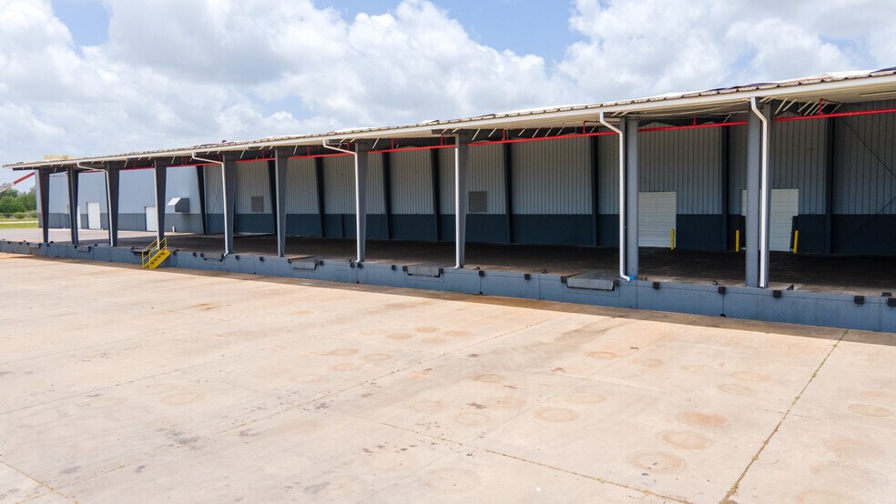 6700 Paredes Line Rd, Brownsville, TX à louer - Photo du bâtiment - Image 3 de 5