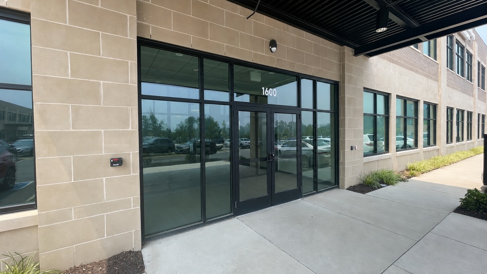 1600 Wilkes Ridge Dr, Henrico, VA for lease - Building Photo - Image 2 of 5
