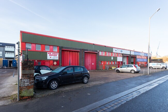 Plus de détails pour Victoria Rd, Ashford - Industriel à louer