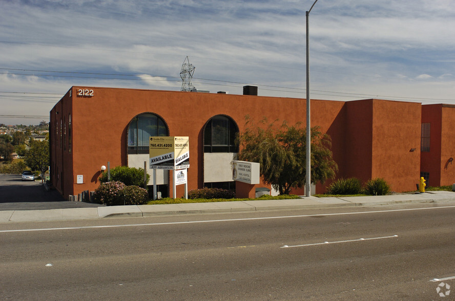 2122 S El Camino Real, Oceanside, CA à louer - Photo du bâtiment - Image 2 de 6