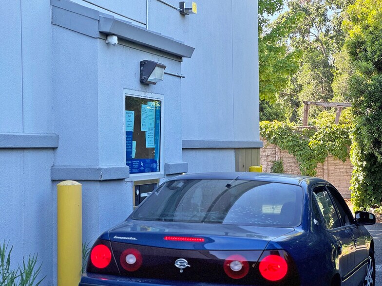 955 Stony Point Rd, Santa Rosa, CA à louer - Photo du bâtiment - Image 3 de 5