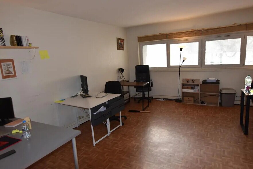 Bureau dans Villejuif à louer - Photo du bâtiment - Image 2 de 6
