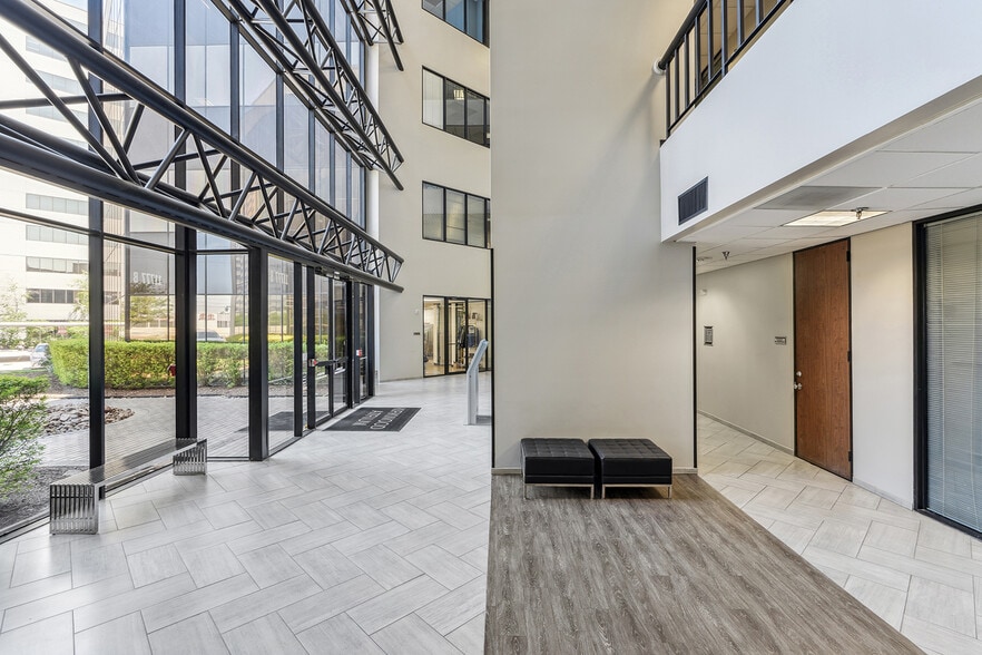 11777 Katy Fwy, Houston, TX for lease - Lobby - Image 3 of 15