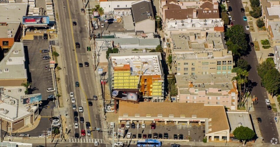 2352 S Sepulveda Blvd, Los Angeles, CA for lease - Primary Photo - Image 2 of 9