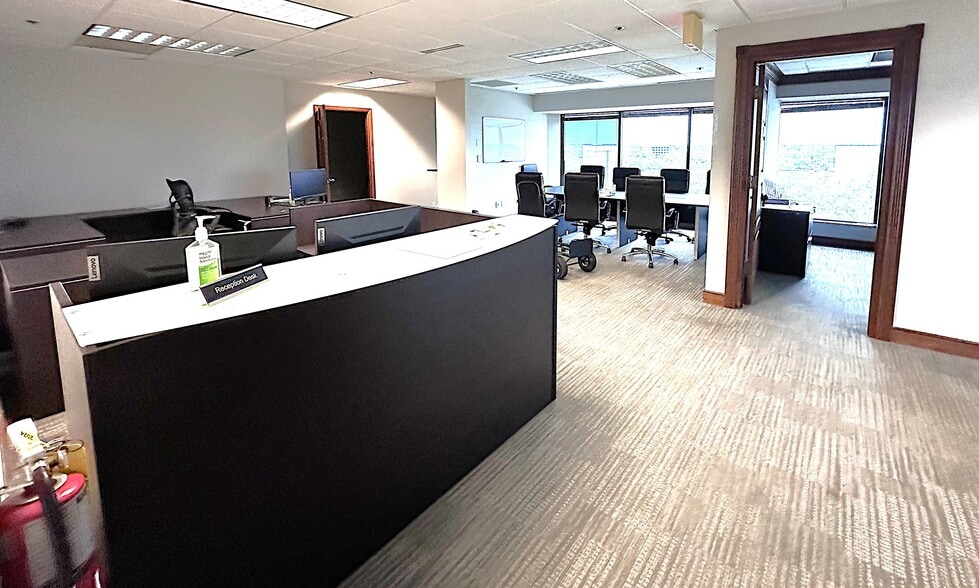 18501 Murdock Cir, Port Charlotte, FL for lease - Building Photo - Image 3 of 37