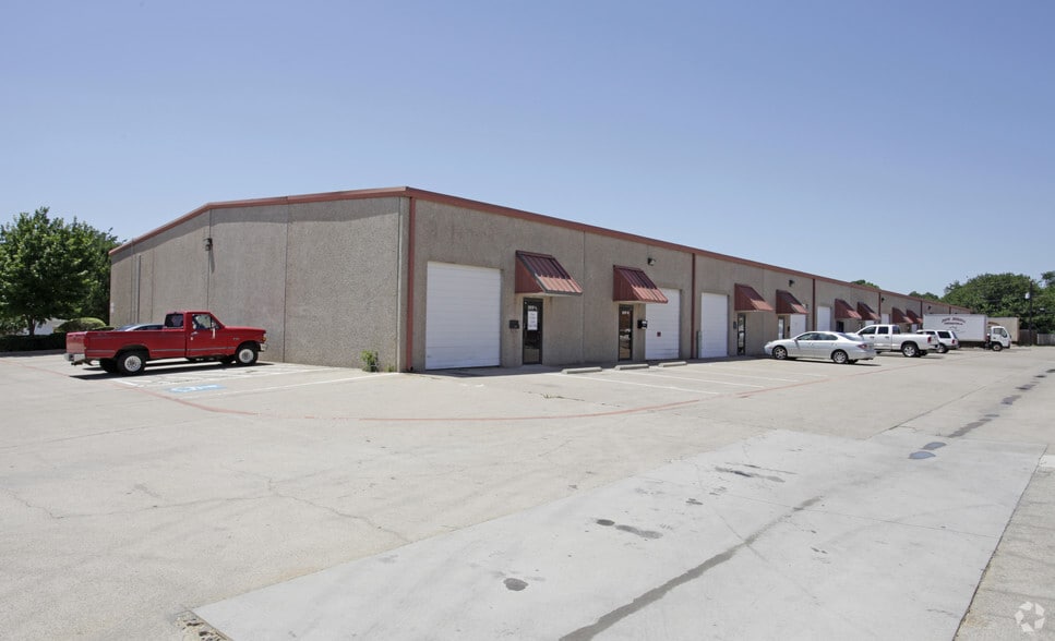 5217 Davis Blvd, North Richland Hills, TX for lease - Primary Photo - Image 1 of 3