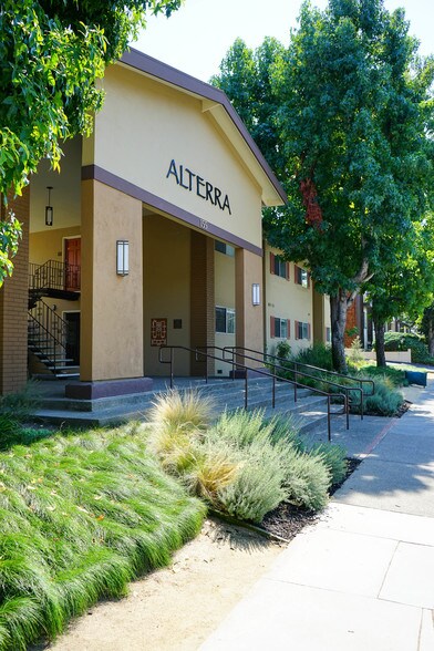 155 Nova Albion Way, San Rafael, CA à vendre - Photo du bâtiment - Image 2 de 27