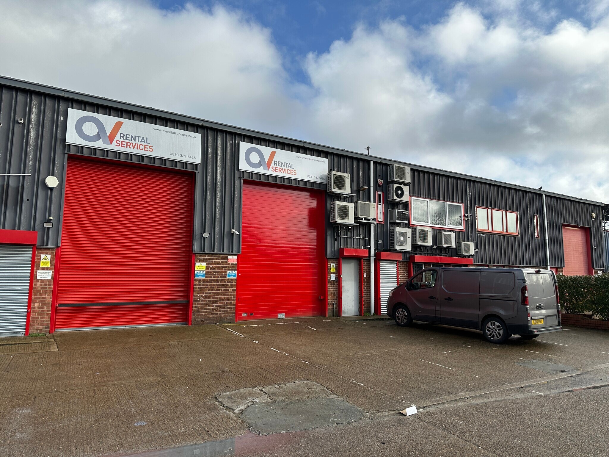 Packet Boat Ln, Uxbridge à louer Photo principale- Image 1 de 4