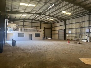 73-5577 Lawehana St, Kailua Kona, HI for lease Interior Photo- Image 1 of 5