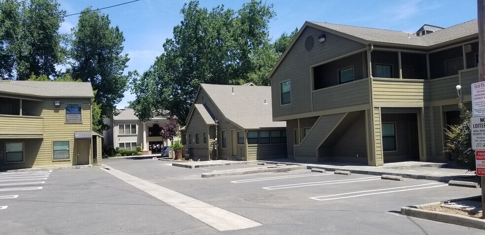 621-627 13th St, Modesto, CA à louer - Photo du bâtiment - Image 3 de 31