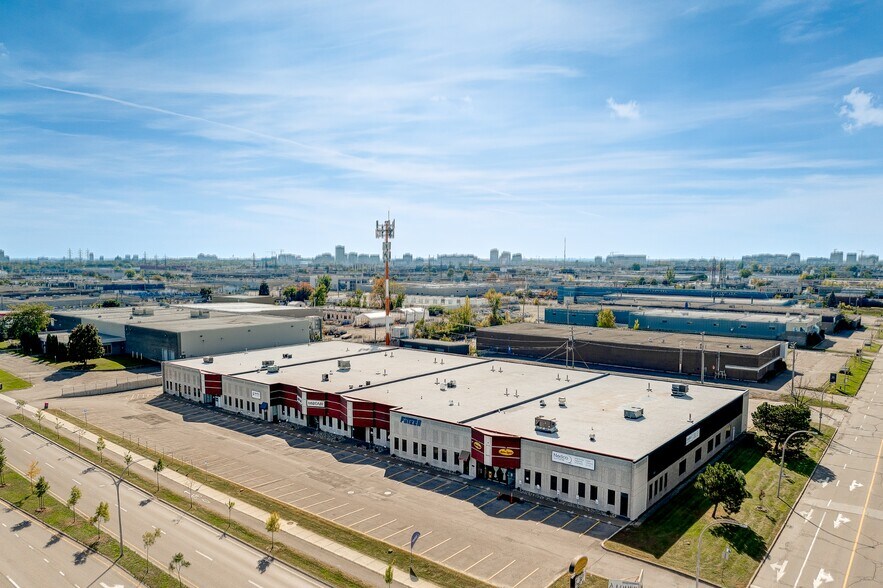 3148-3178 Boul Industriel, Laval, QC for lease - Building Photo - Image 3 of 12
