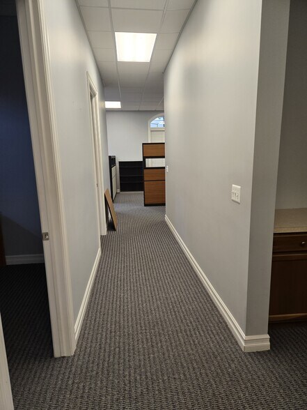 100 N Williams Lake Rd, Waterford, MI à louer - Photo intérieure - Image 2 de 25