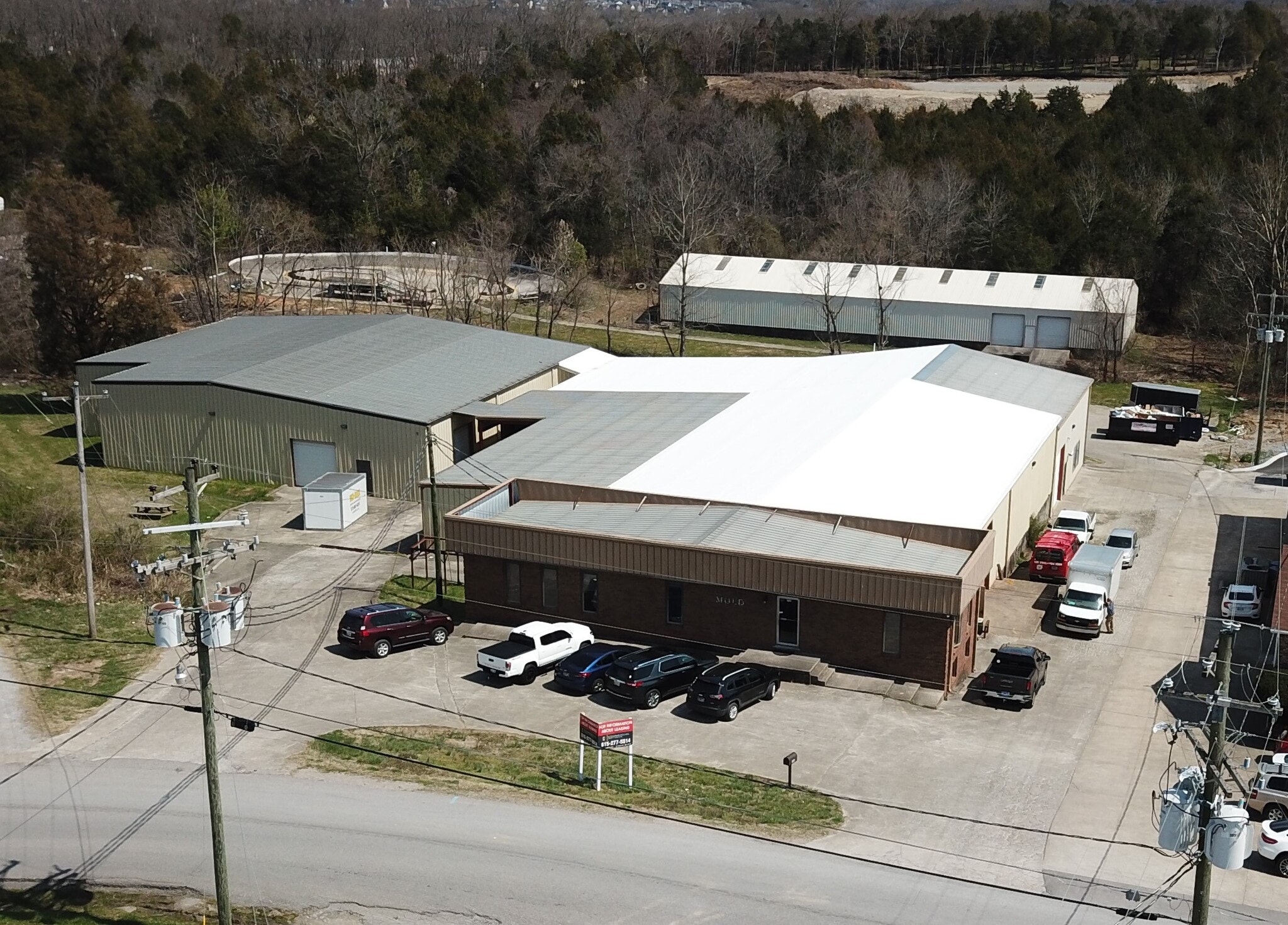 335 Industrial Dr, Mount Juliet, TN à louer Photo du bâtiment- Image 1 de 7