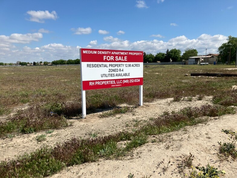 NEC Hosking Ave, Bakersfield, CA à vendre - Photo du bâtiment - Image 2 de 6