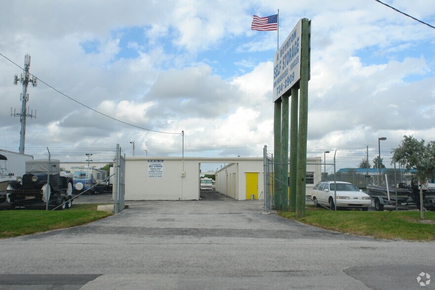 125 31st Ter S, Boynton Beach, FL à louer - Photo du bâtiment - Image 2 de 3