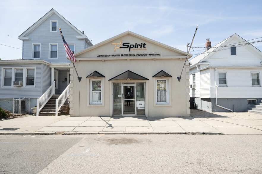 139 S Main St, Hackensack, NJ à louer - Photo du bâtiment - Image 2 de 6