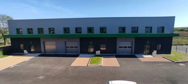 Flex dans Tignieu-Jameyzieu à louer Photo du bâtiment- Image 1 de 9