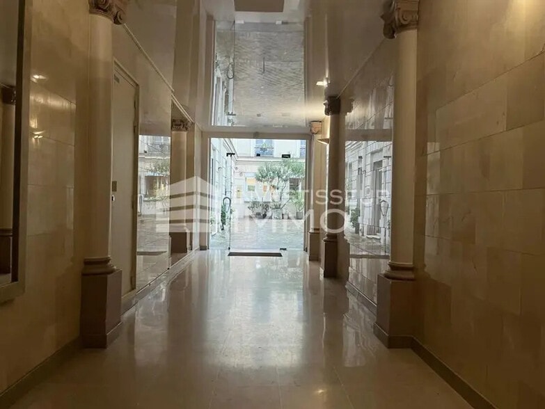 Retail in Paris for lease - Lobby - Image 2 of 14