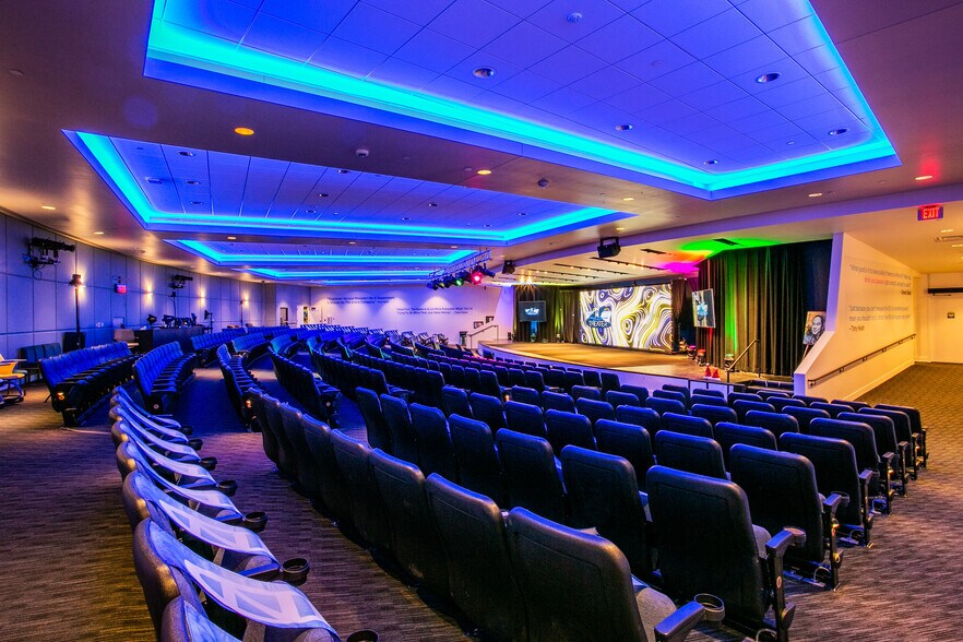 400 E Stewart Ave, Las Vegas, NV for lease - Building Photo - Image 2 of 25