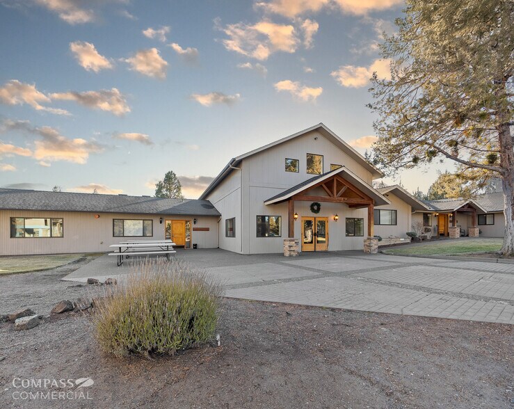 22025 NE Butler Market Rd, Bend, OR à vendre - Photo du bâtiment - Image 2 de 34