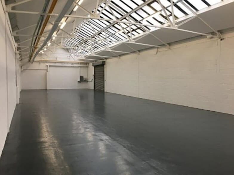 2 Courtenay Rd, Wembley for lease - Building Photo - Image 3 of 14