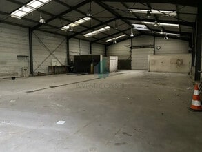 Flex in Pierrelaye for lease Building Photo- Image 2 of 5