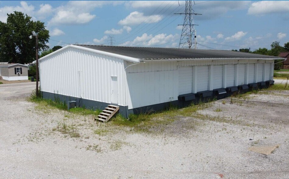 Cross Dock Terminals portefeuille de 2 propriétés à vendre sur LoopNet.ca - Photo du bâtiment - Image 2 de 3