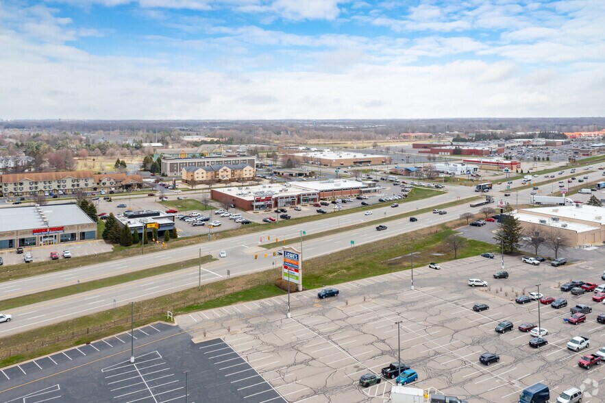 2863 W Shore Dr, Holland, MI à louer - Aérien - Image 2 de 3