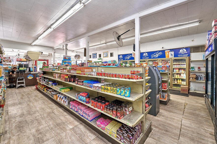 1259 N Las Palmas Ave, Los Angeles, CA à vendre - Photo intérieure - Image 3 de 14