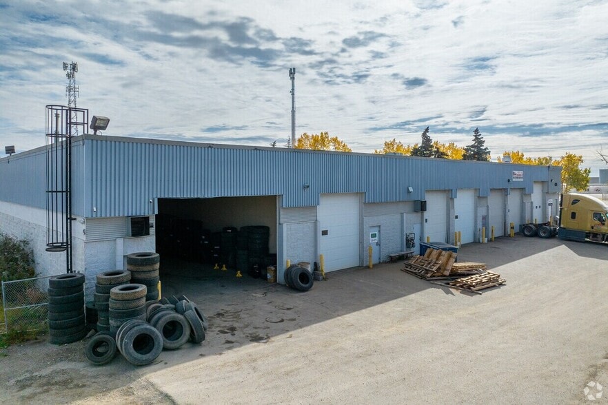 4316 64 Av SE, Calgary, AB for sale - Building Photo - Image 3 of 3