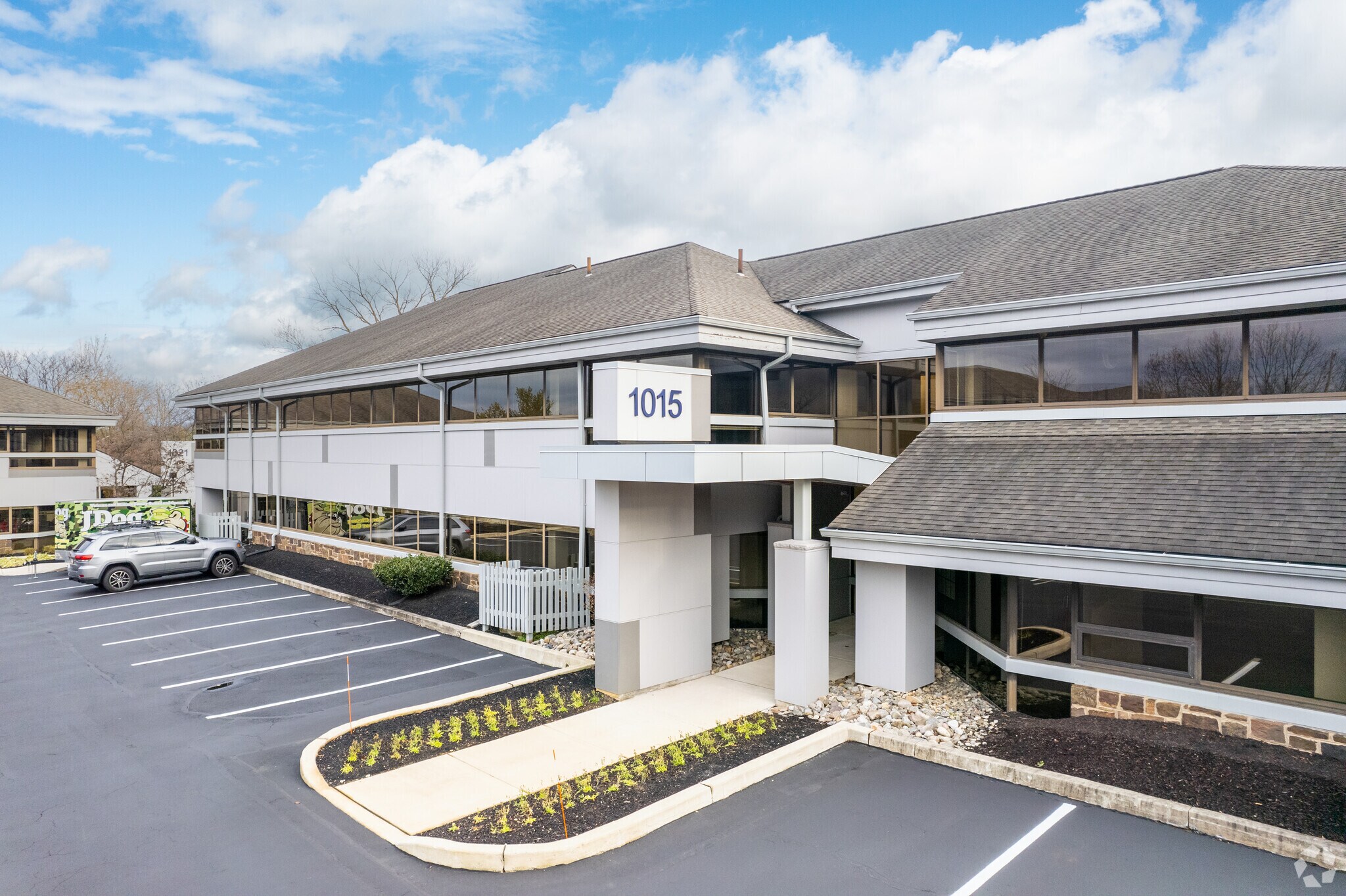 1015 Old Cassatt Rd, Berwyn, PA à vendre Photo principale- Image 1 de 11