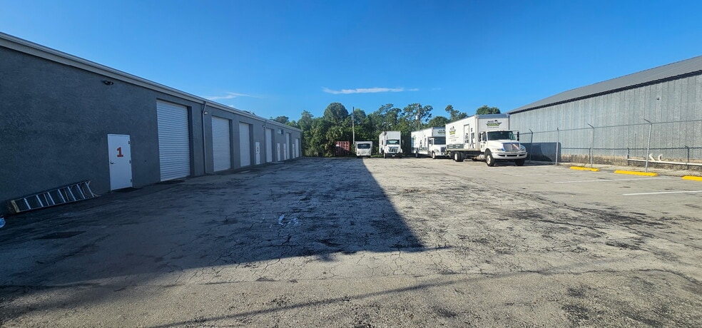 5619 8th St W, Lehigh Acres, FL for lease - Building Photo - Image 1 of 8