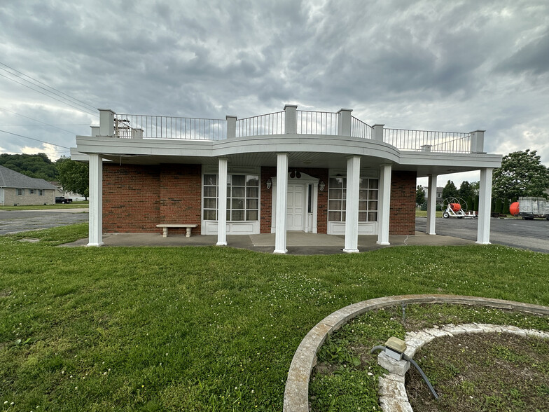 300 W Lincoln Ave, Caseyville, IL à vendre - Photo du bâtiment - Image 1 de 1