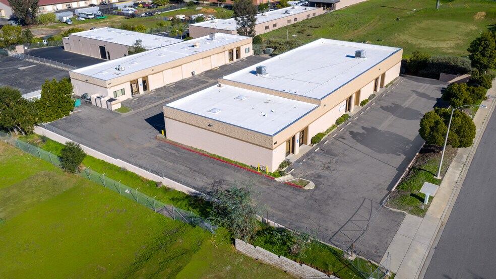 342 Industrial Way portefeuille de 2 propriétés à vendre sur LoopNet.ca - Photo principale - Image 1 de 1