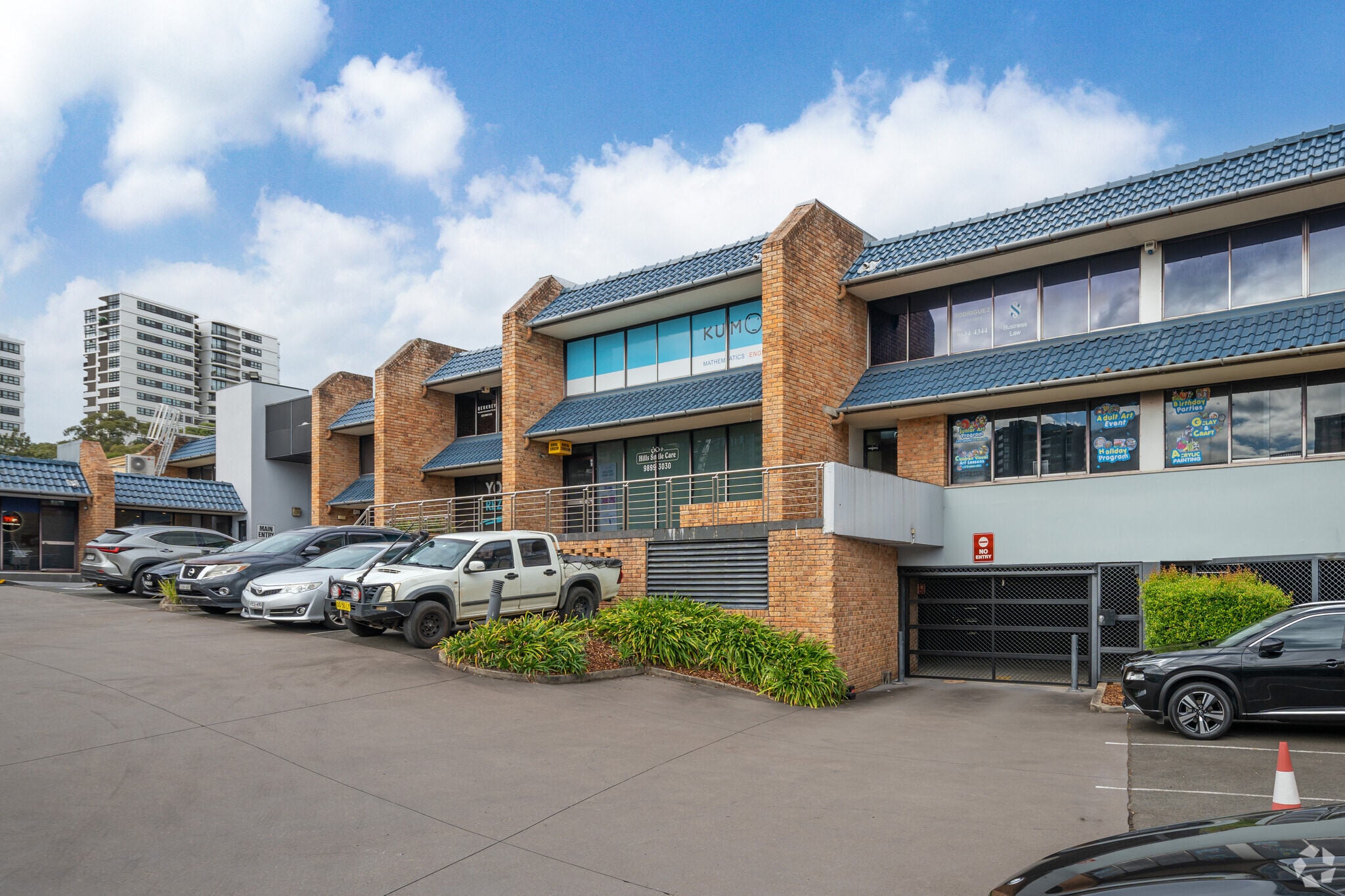 6-8 Old Castle Hill Rd, Castle Hill for lease Primary Photo- Image 1 of 4