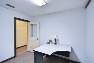 1111 N Walnut Ave, New Braunfels, TX for lease Interior Photo- Image 2 of 7