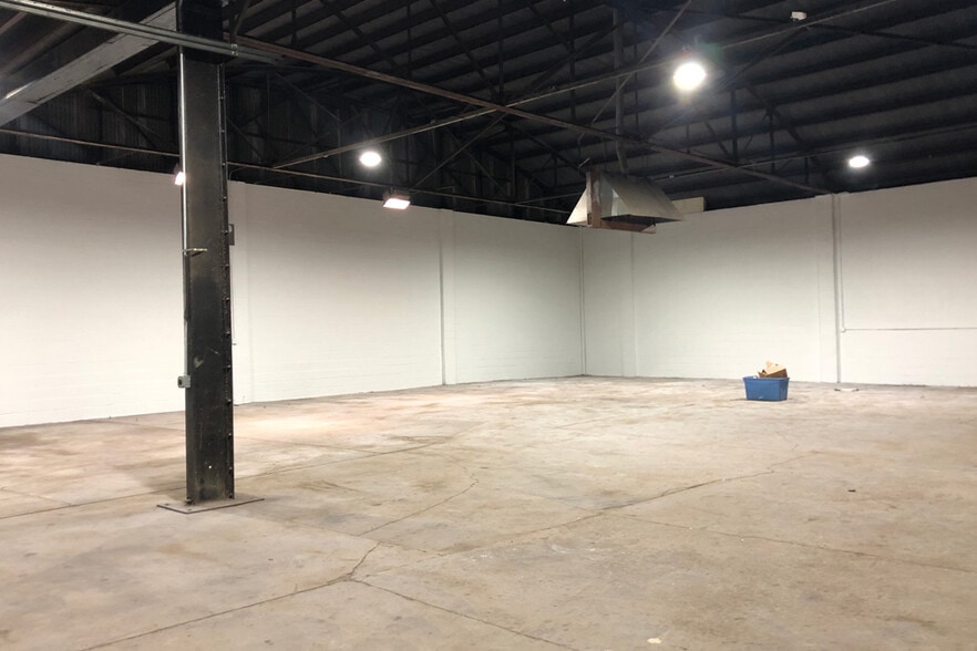 Ferree St and Cheyenne Ave portfolio of 5 properties for sale on LoopNet.ca - Interior Photo - Image 3 of 7