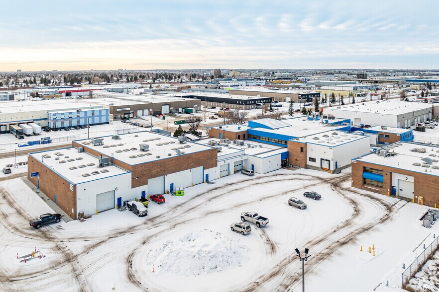 15810 114th Ave NW, Edmonton, AB à louer - Aérien - Image 3 de 5