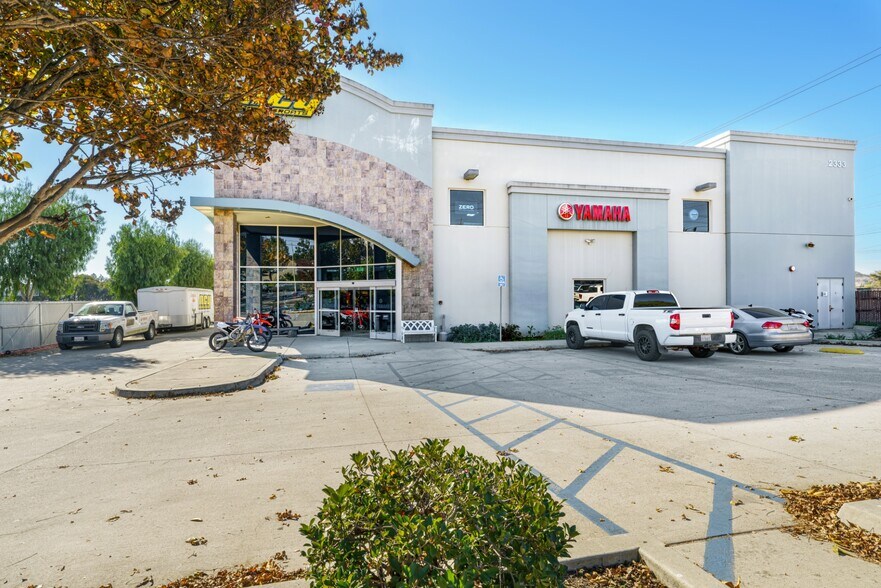 2333 Montiel Rd, San Marcos, CA à vendre - Photo du bâtiment - Image 2 de 3