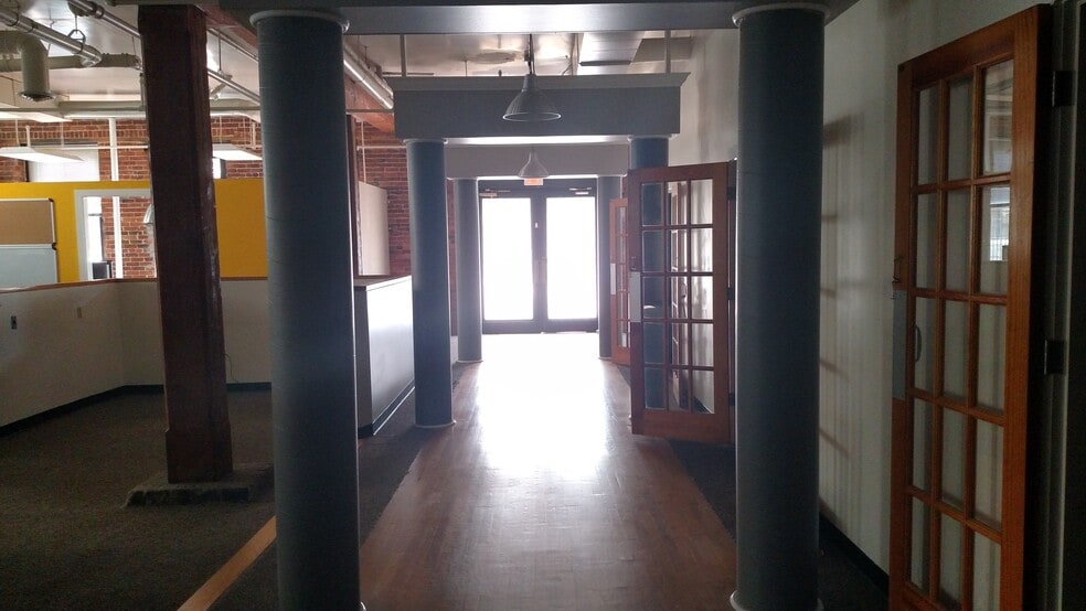 2006 E Franklin St, Richmond, VA à louer - Photo intérieure - Image 2 de 6