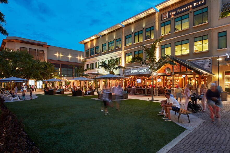 9118 Strada Pl, Naples, FL à louer - Photo du bâtiment - Image 3 de 11