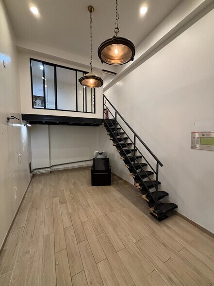 95 Rue De Passy, Paris for lease - Interior Photo - Image 3 of 8