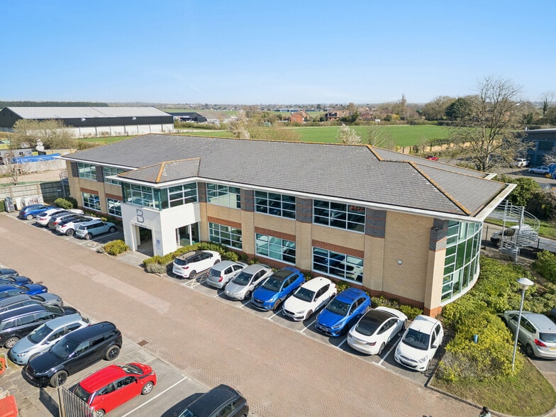 Beechwood, Grove Business Park, White Waltham, Maidenhead à louer - Photo du bâtiment - Image 2 de 2