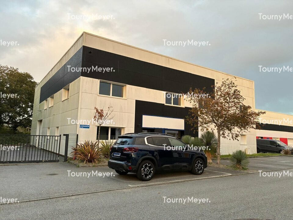Flex in Crach for sale Building Photo- Image 1 of 8