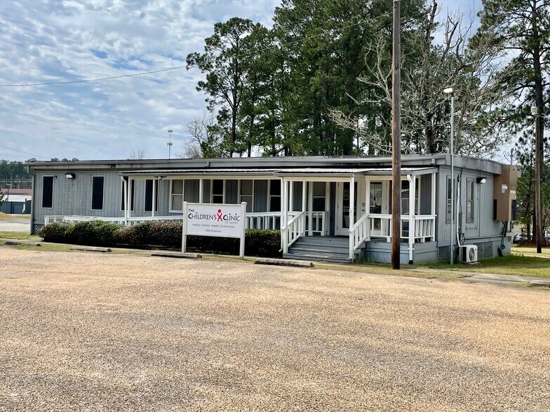 1008 Dickerson Dr, Jasper, TX à louer - Photo du bâtiment - Image 1 de 25