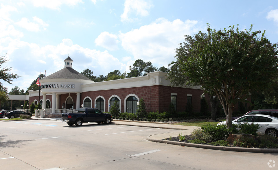 3101 W Davis St, Conroe, TX à louer - Photo du bâtiment - Image 1 de 2