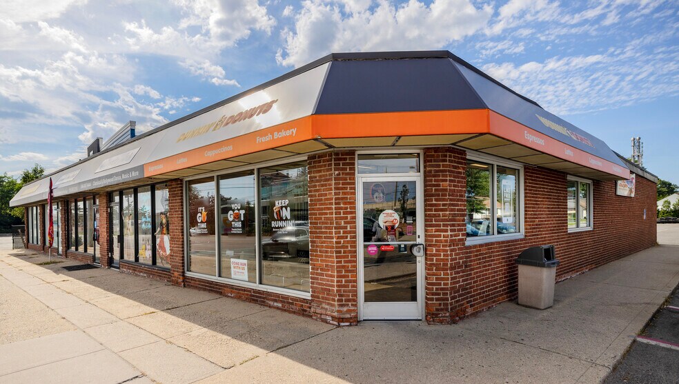 388-396 W John St, Hicksville, NY à louer - Photo du bâtiment - Image 1 de 2