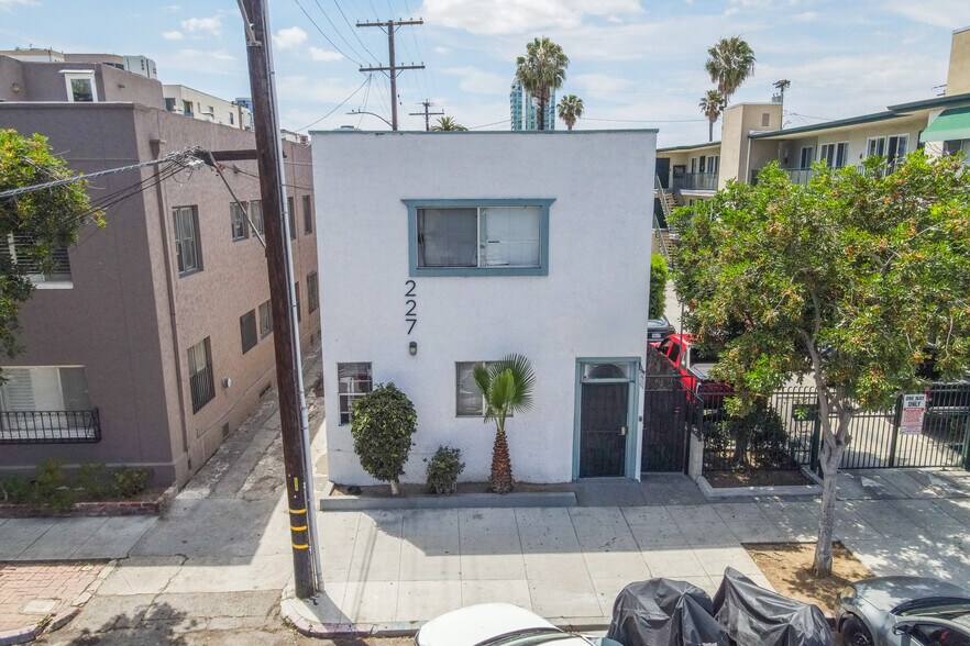 227 Lime Ave, Long Beach, CA à vendre - Photo du bâtiment - Image 2 de 14